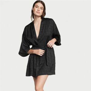 Victoria's Secret The Tour '23 Icon Satin Robe, Women's Lingerie (XL)